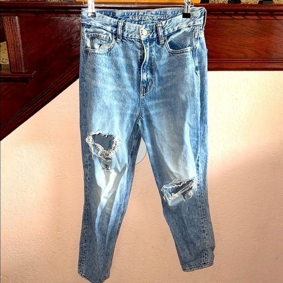 American Eagle Outfitters Denim - American Eagle Outfitters Women’s Size 4 Blue Distressed Denim High Rise Jeans